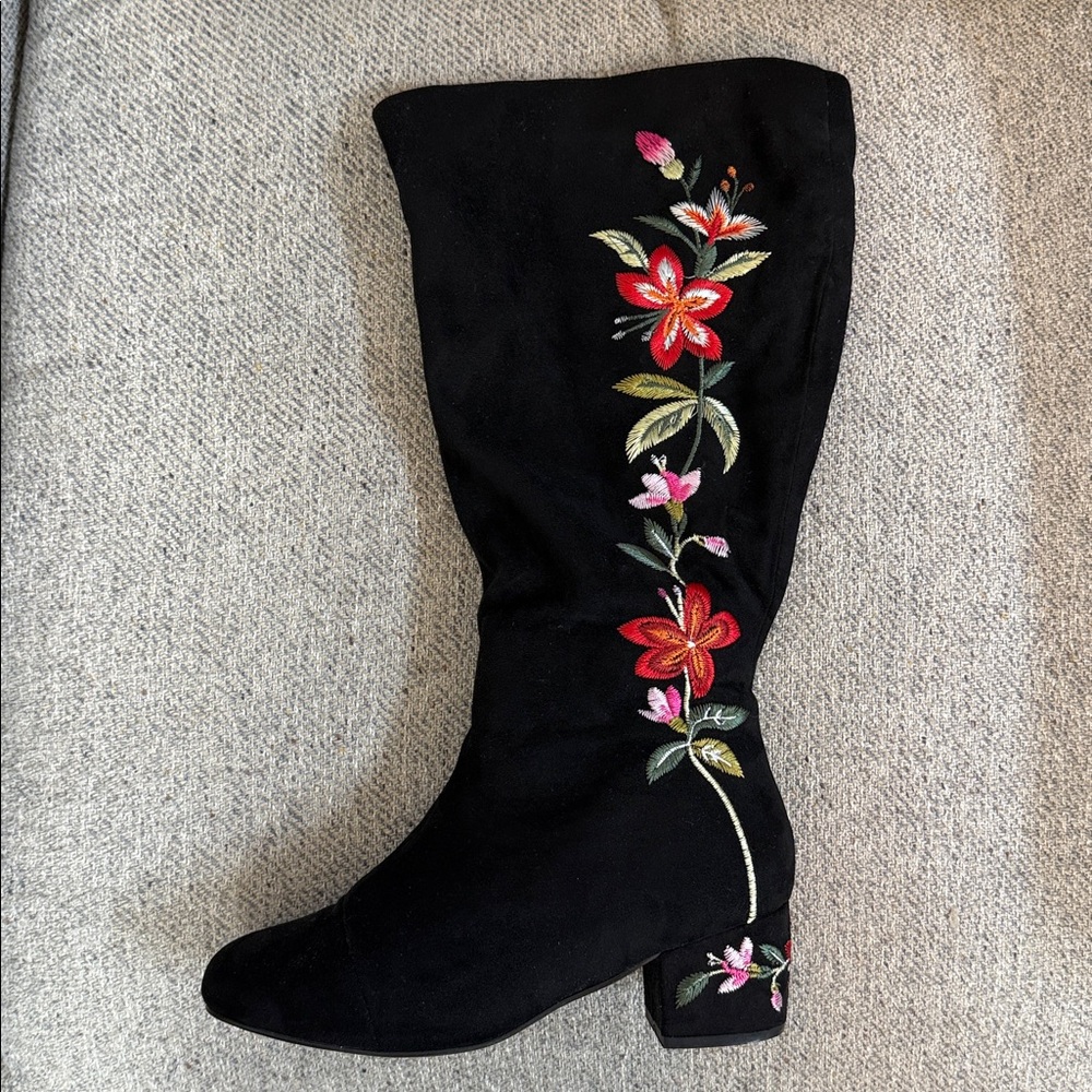 Comfortview Floral Embroidered Suede Boots in Extra Wide - Picture 4 of 11